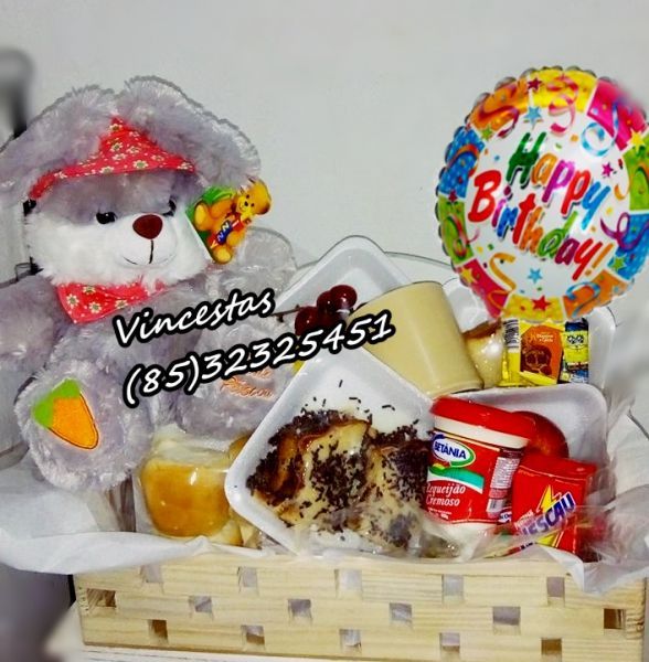 Cesta de café com balão metalizado e pelucia